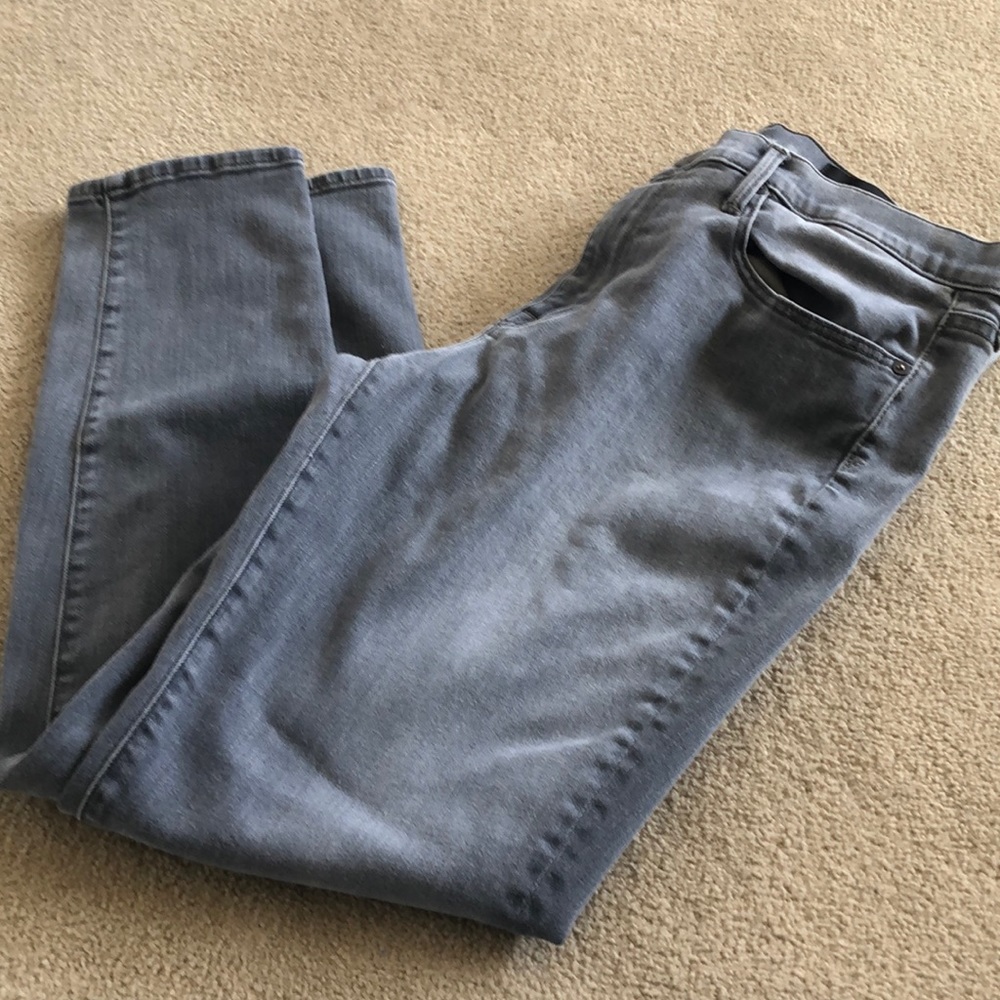 Vince Mason Relaxed Rolled Grey Jeans - size 31